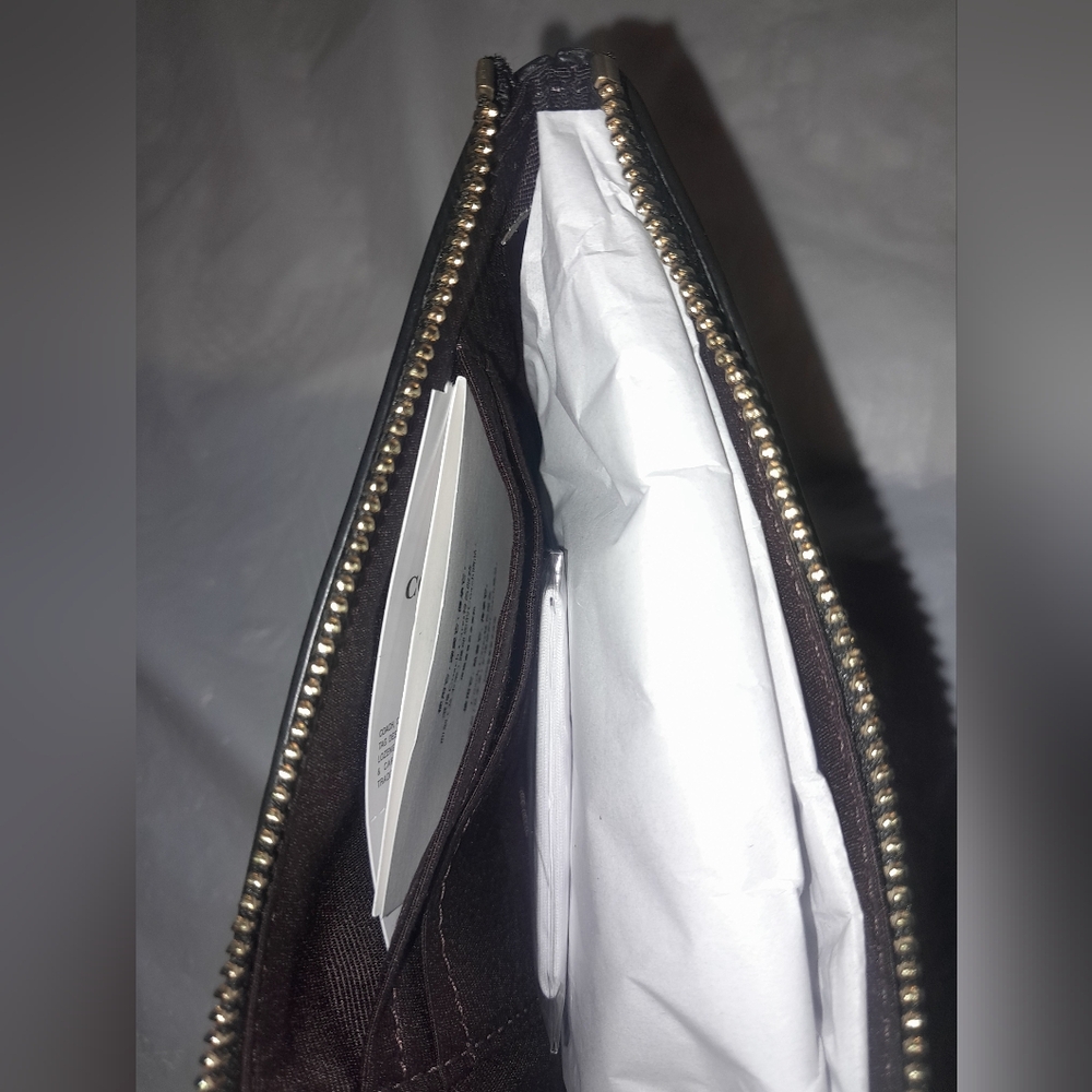 NEW Coach Wristlet In Signature Patent Leather In Black With Cleaning Cloth NWT - Picture 3 of 5